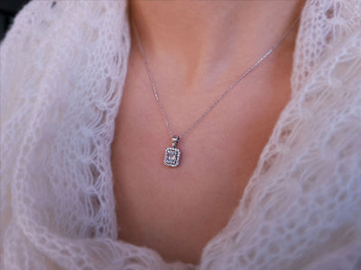 F color 0.26 carat baguette diamond necklace