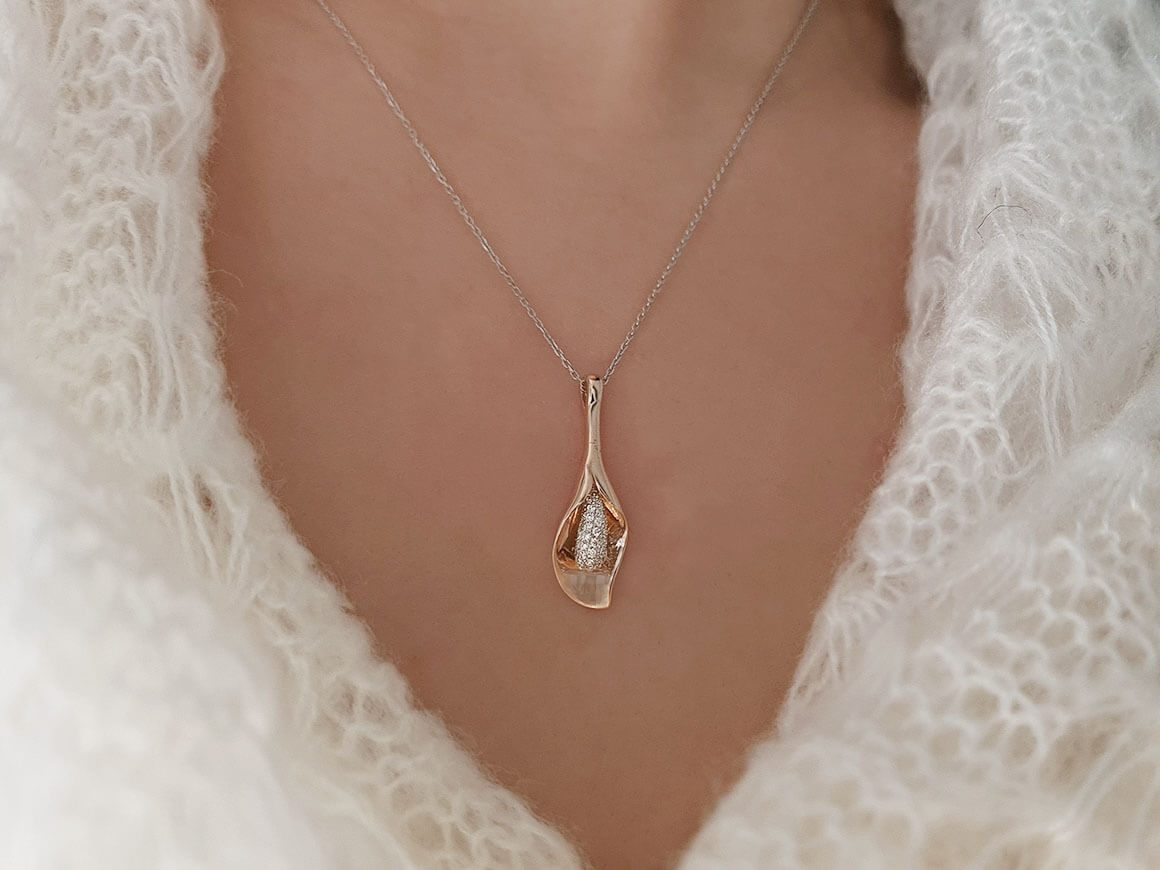 Diamant Drachenwurz Collier in 333er 8 Karat Weiß- und Rotgold - handgefertigter Diamantschmuck aus Feingold | Sirius Diamant
