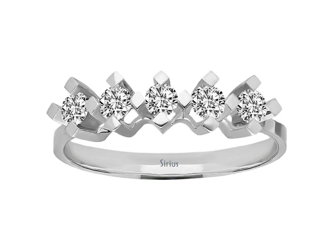 0,50 Carat 5 Diamanten Allianz - handgefertigter Diamantschmuck aus Feingold | Sirius Diamant