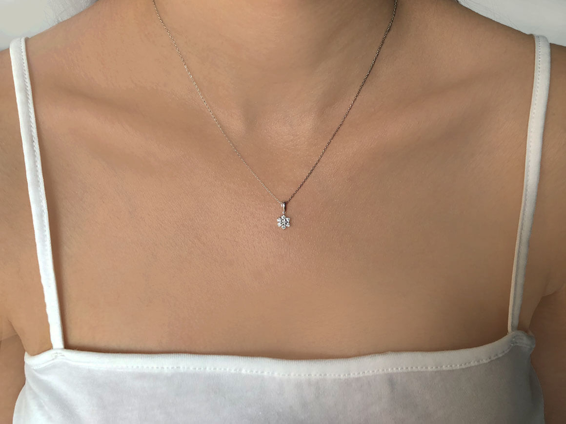 Diamant Gänseblümchen Schmuckset in 8 K Weißgold – handgefertigter Diamantschmuck aus Feingold | Sirius Diamant