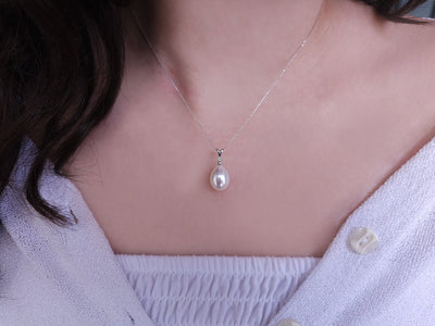 Diamond and drop pearl necklace in 14K white gold