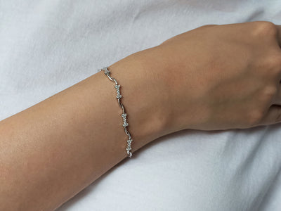 F color 0.37 carat diamond heart bracelet in 585 14 carat white gold