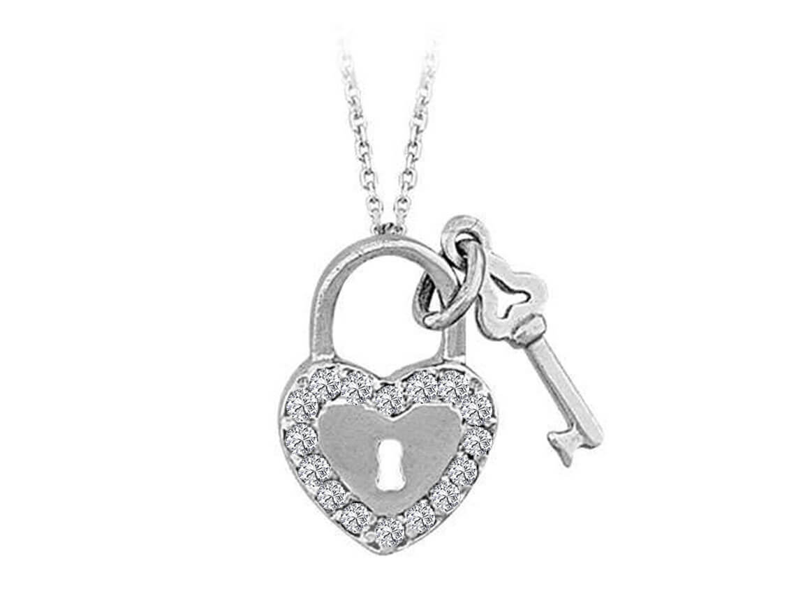 Collier avec serrure et clé en forme de cœur en diamant
