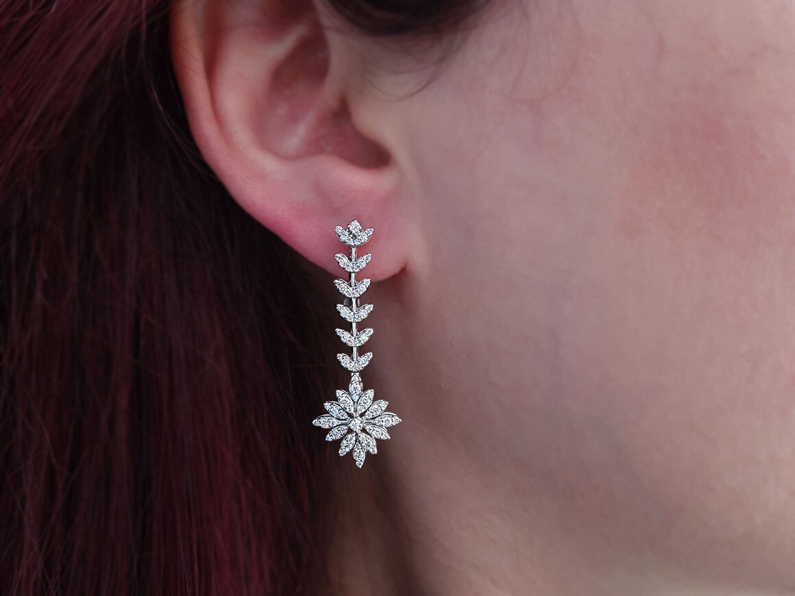 Diamant Chrysantheme Ohrhänger in 18 K - handgefertigter Diamantschmuck aus Feingold | Sirius Diamant