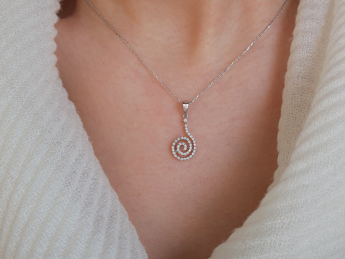 Diamond lava necklace in 18 carat white gold