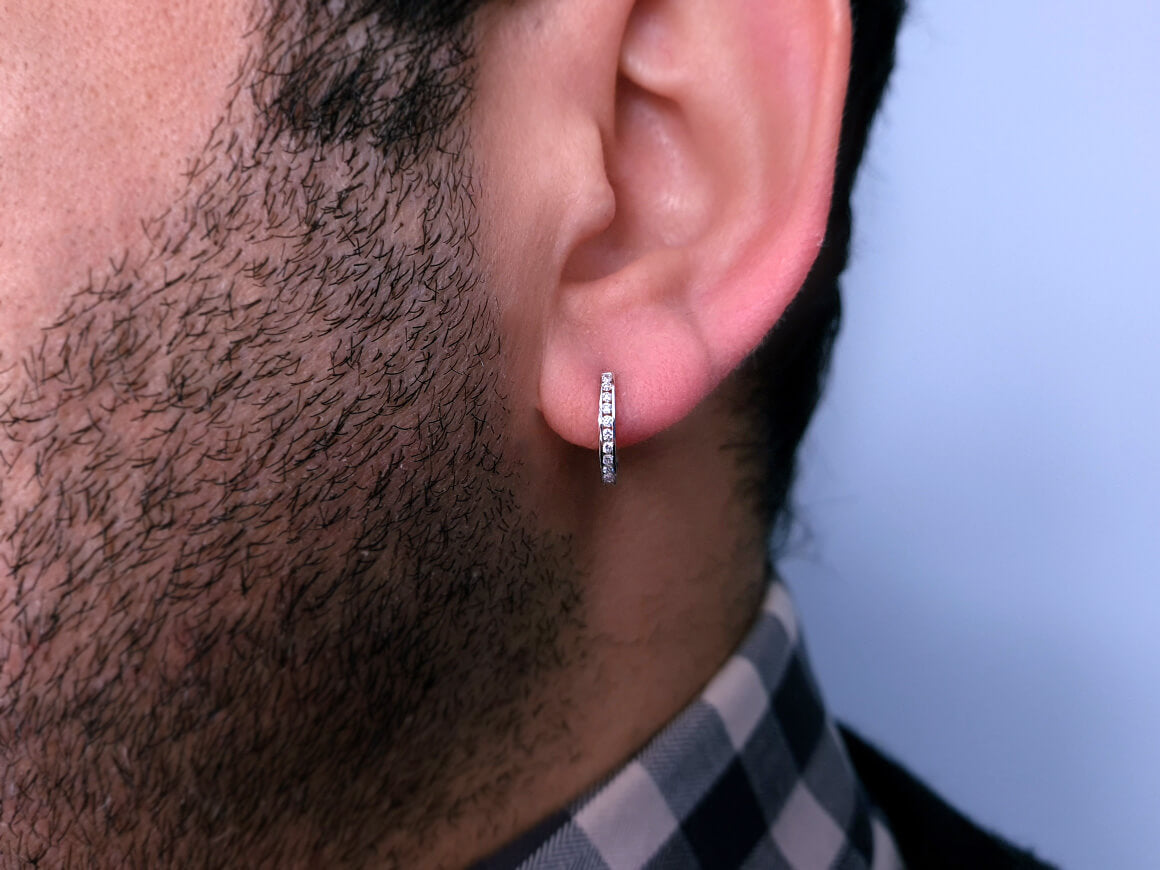0,10 Karat Diamant Herren Creolen in 14 K Weißgold - handgefertigter Diamantschmuck aus Feingold | Sirius Diamant