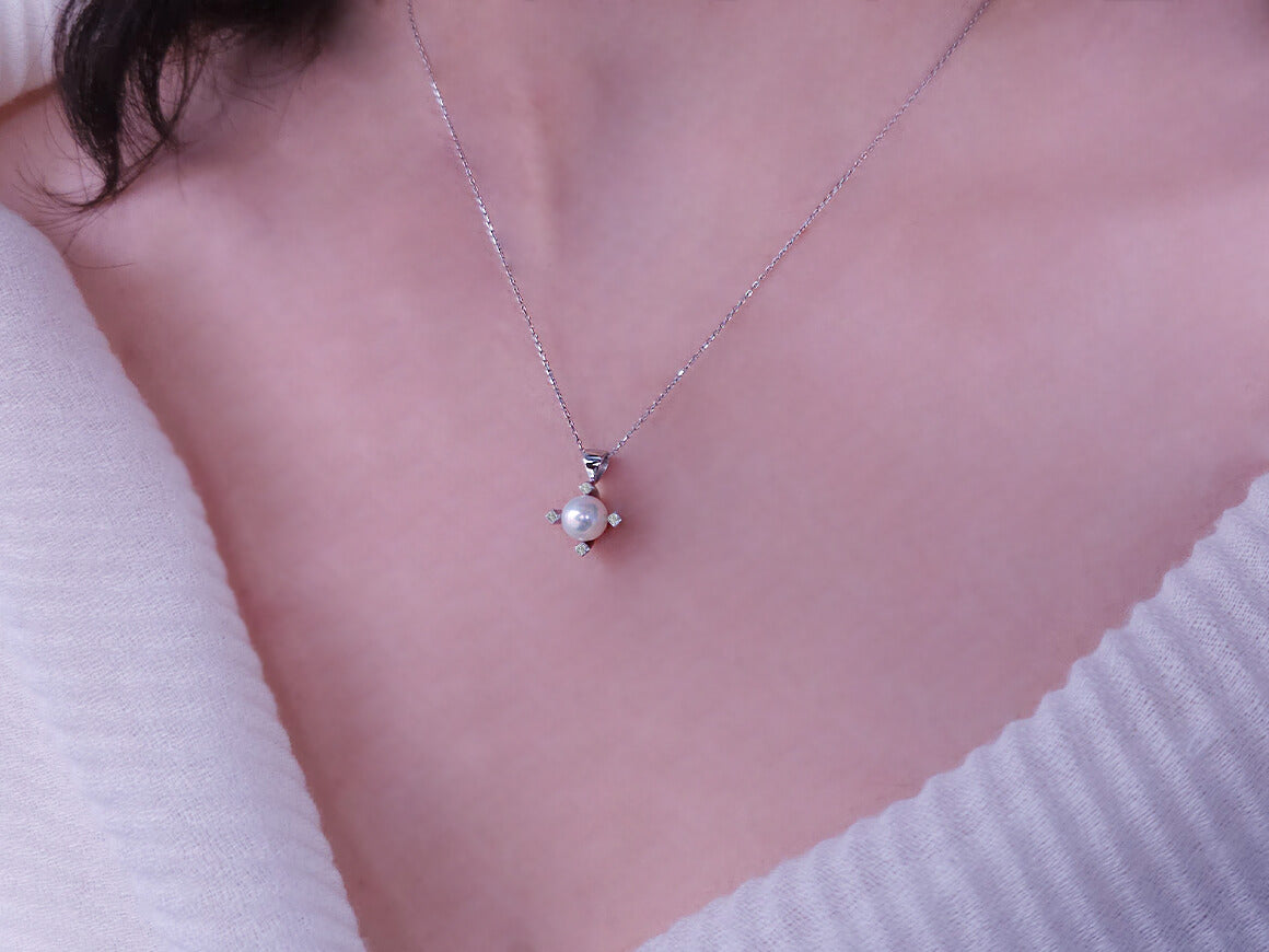 Diamond and natural pearl necklace in 8 K white gold