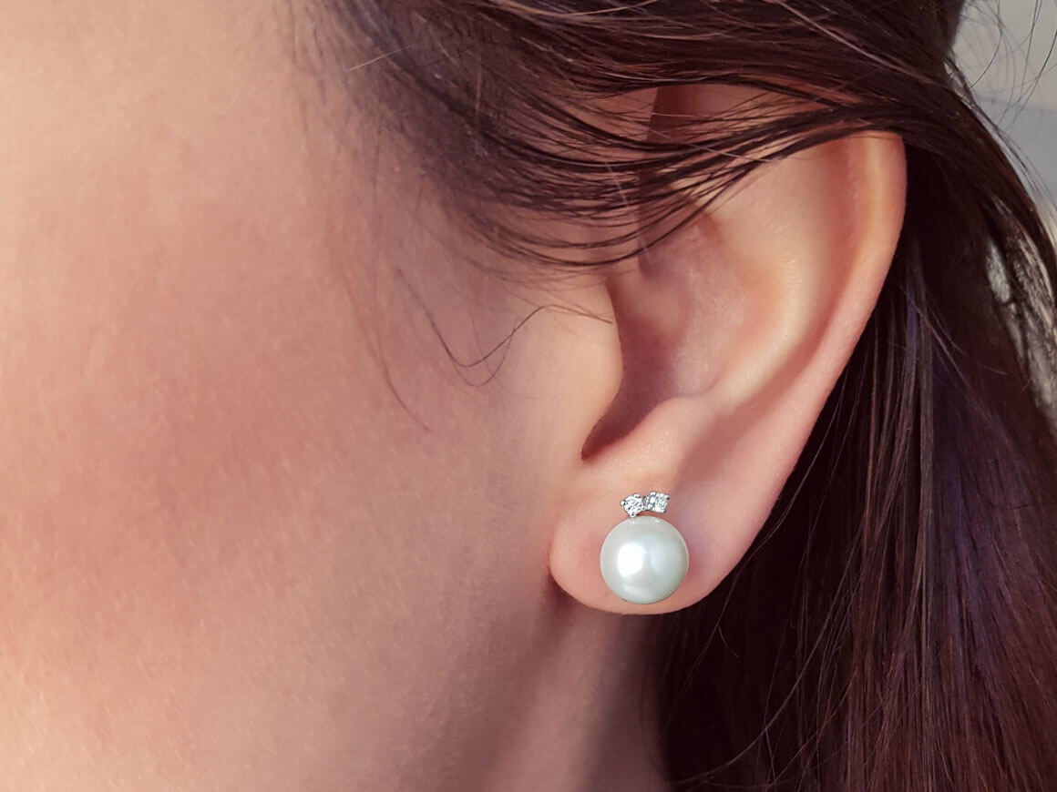 Diamant und Perle Ohrringe in 333er 8 Karat Weißgold - handgefertigter Diamantschmuck aus Feingold | Sirius Diamant