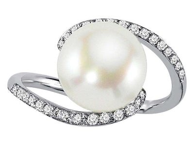 Diamond and pearl ring in 14 K white gold