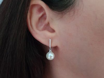 Diamond and natural pearl earrings in 14 K white gold