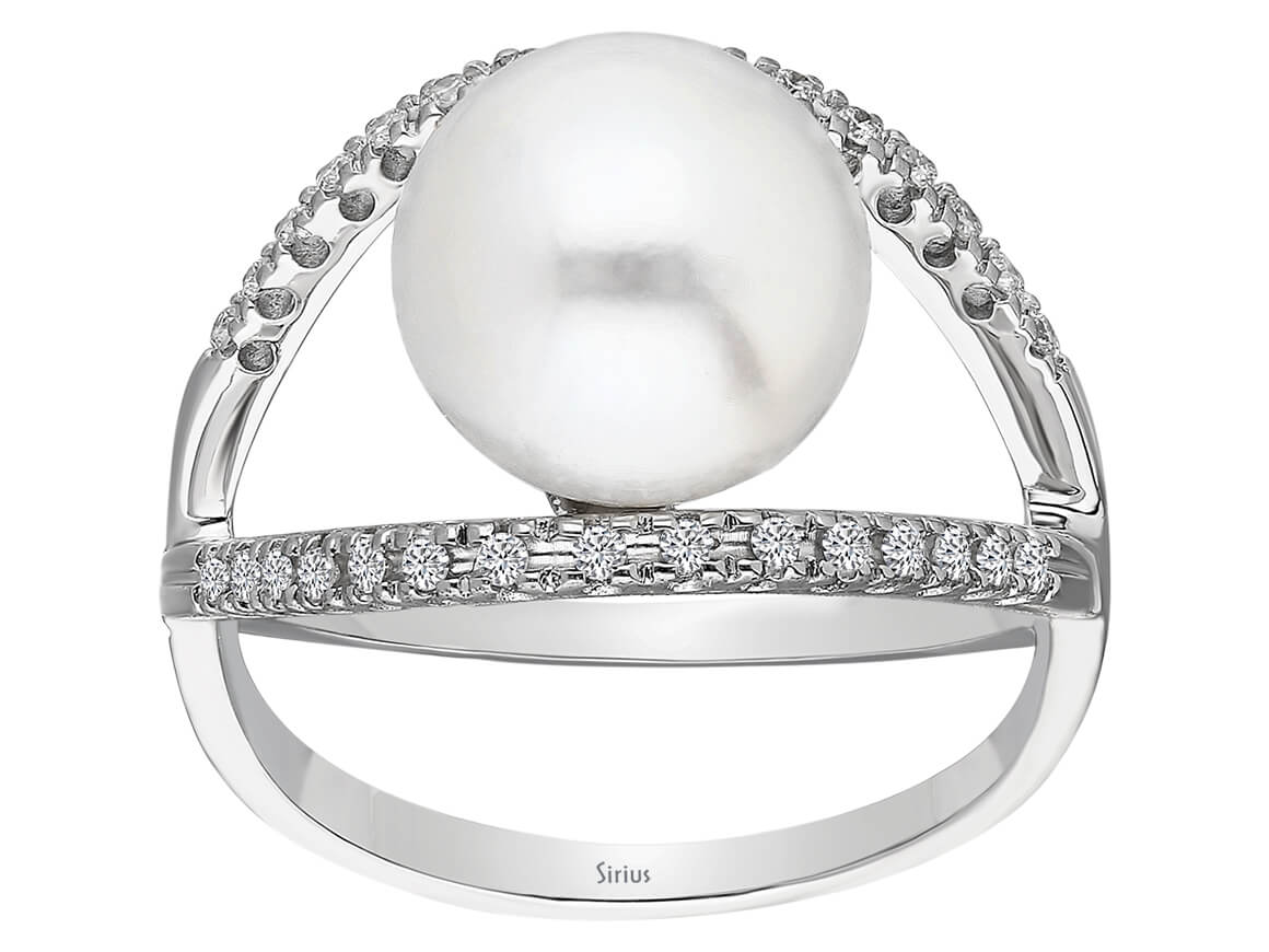 Diamond and pearl ring in 14 K white gold