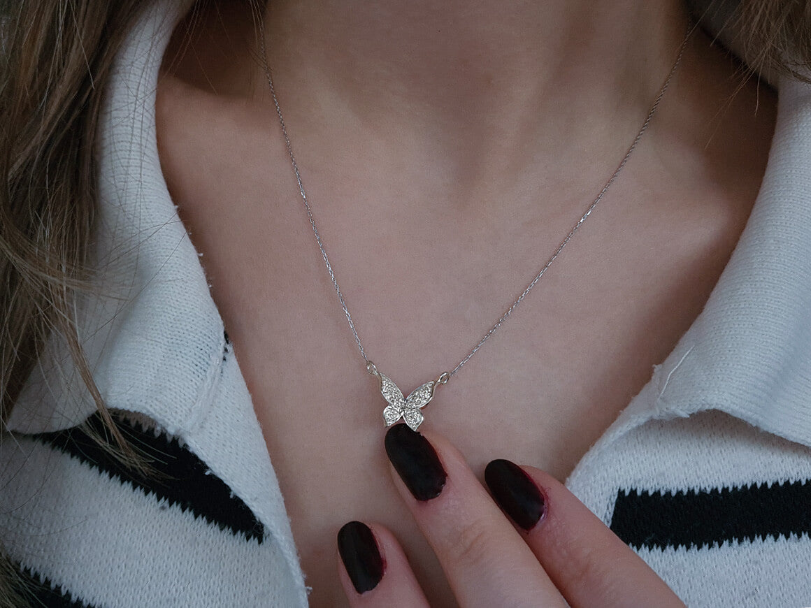 0,23 Karat Diamant Schmetterling Collier in 585er 14 Karat Weißgold - handgefertigter Diamantschmuck aus Feingold | Sirius Diamant