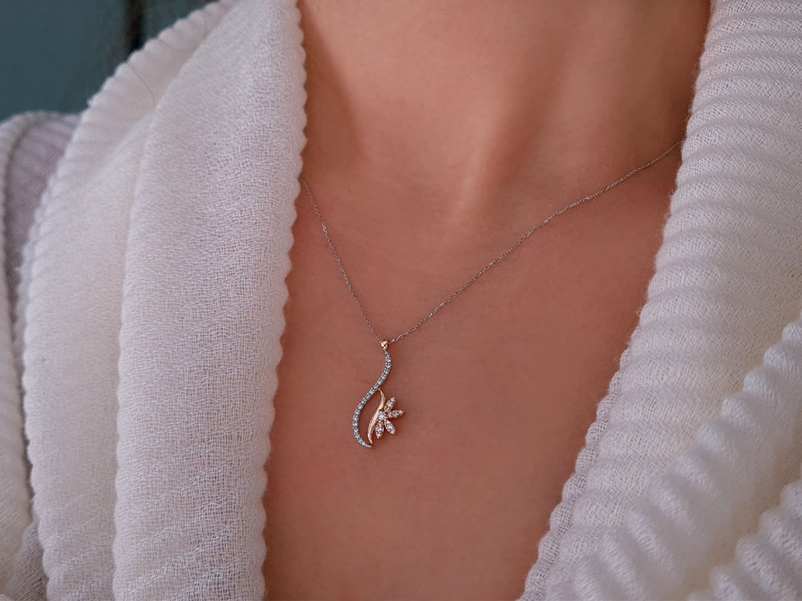 Diamant Schneeglöckchen Collier - handgefertigter Diamantschmuck aus Feingold | Sirius Diamant
