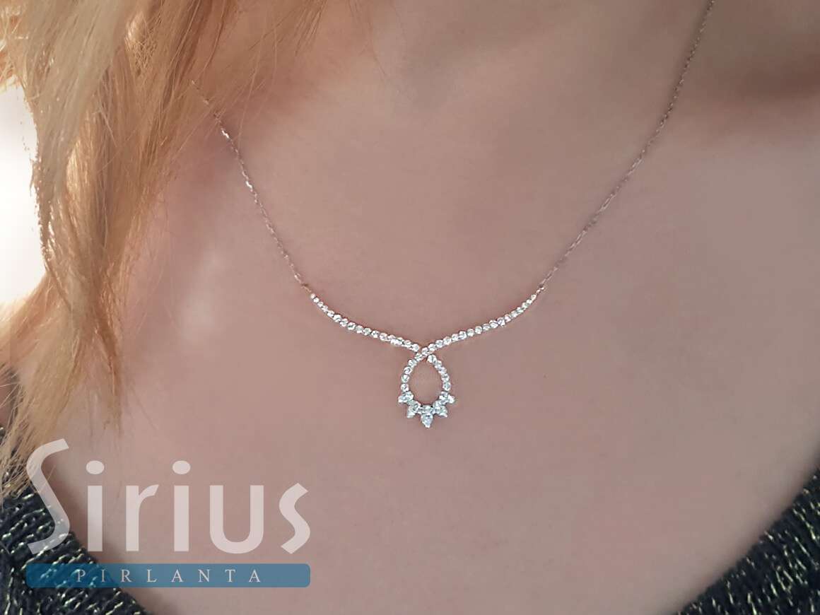 Diamant Sonnenscheibe Collier - handgefertigter Diamantschmuck aus Feingold | Sirius Diamant