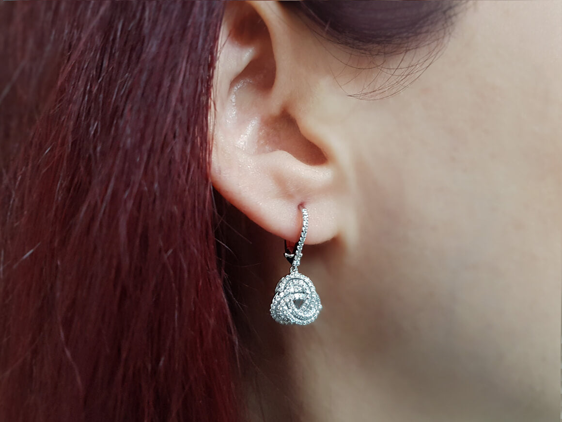 Boucles d'oreilles spirales sans fin en or blanc 14 carats avec diamants de 0,70 carat au total