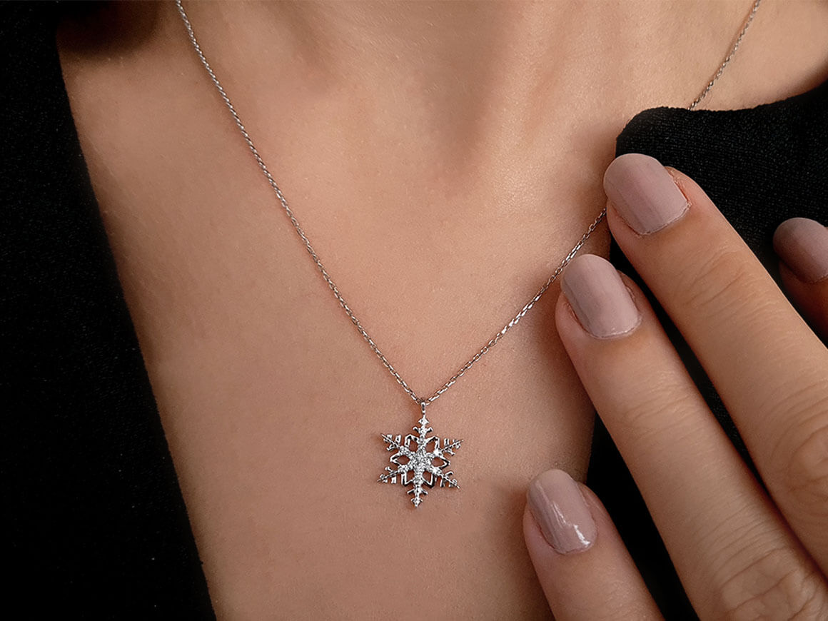 Diamant Schneeflocke Collier - handgefertigter Diamantschmuck aus Feingold | Sirius Diamant