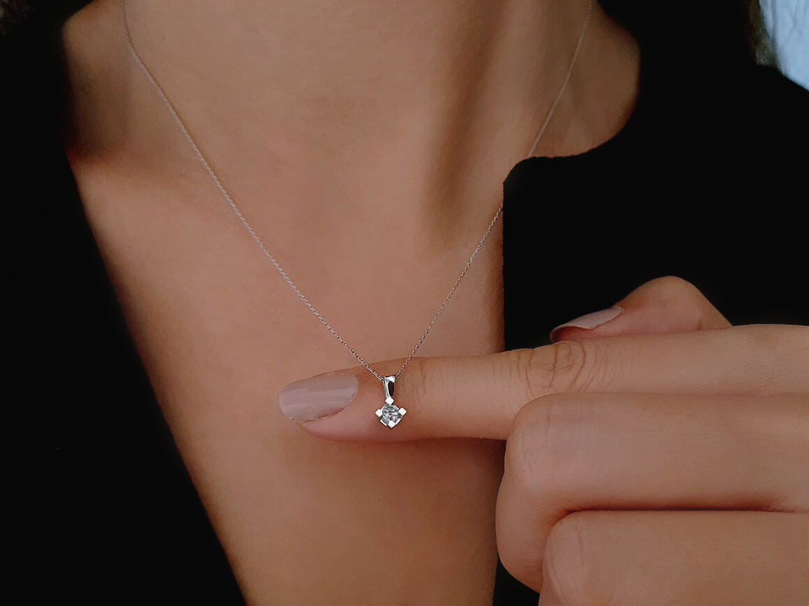 F Farbe 0,10 Carat Solitär Collier - handgefertigter Diamantschmuck aus Feingold | Sirius Diamant