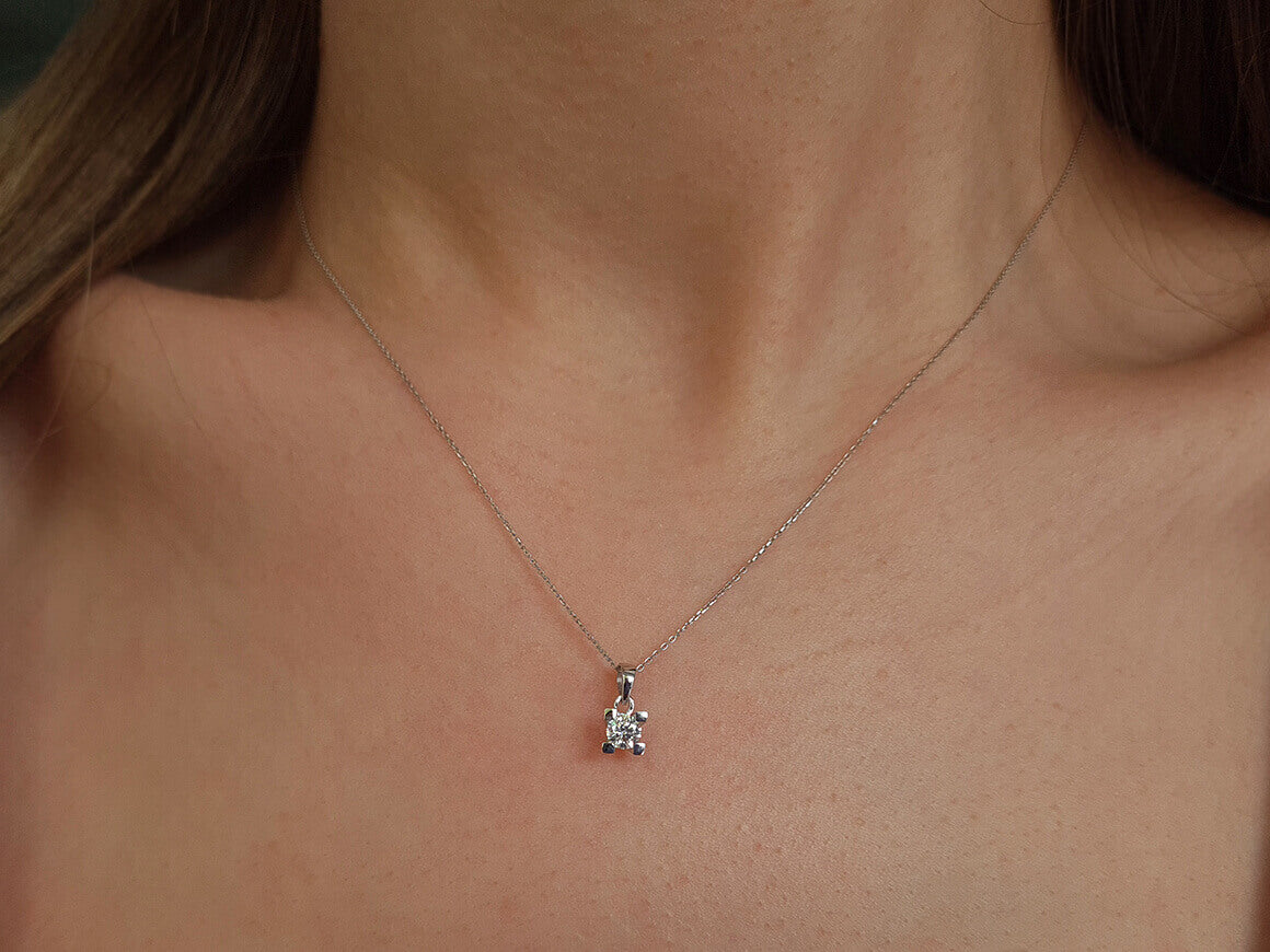 0,22 Carat Diamant Solitär Collier - handgefertigter Diamantschmuck aus Feingold | Sirius Diamant