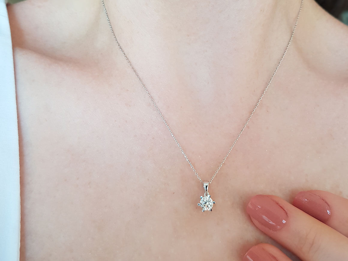 0,50 Carat Diamant Solitär Collier - handgefertigter Diamantschmuck aus Feingold | Sirius Diamant