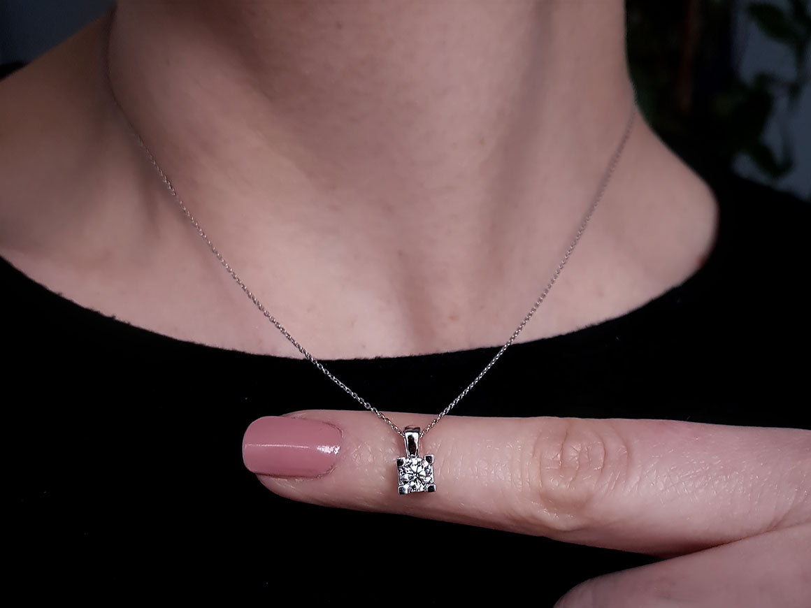0,42 Karat Diamant Solitär Collier - handgefertigter Diamantschmuck aus Feingold | Sirius Diamant