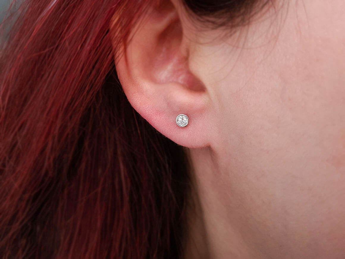 0,16 Karat Solitär Diamant Ohrringe – handgefertigter Diamantschmuck aus Feingold | Sirius Diamant