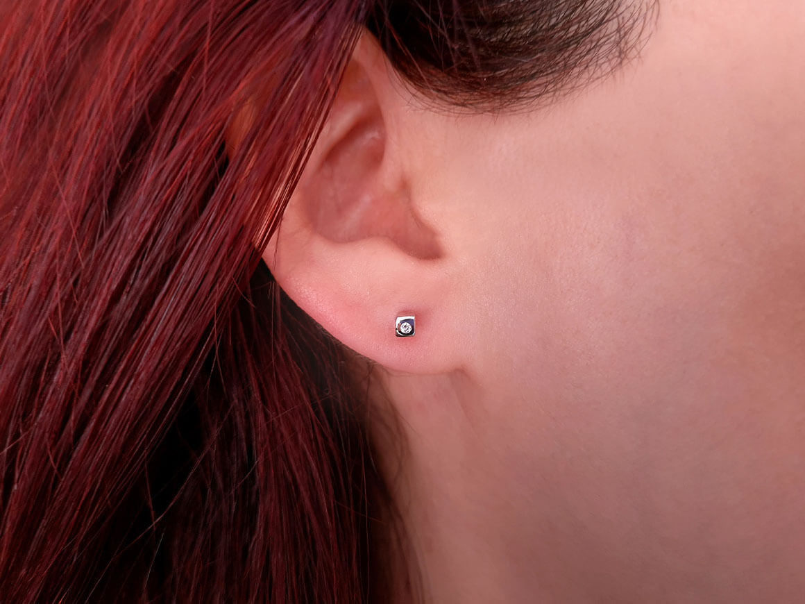 0,03 Karat Diamant Solitär Ohrringe - handgefertigter Diamantschmuck aus Feingold | Sirius Diamant