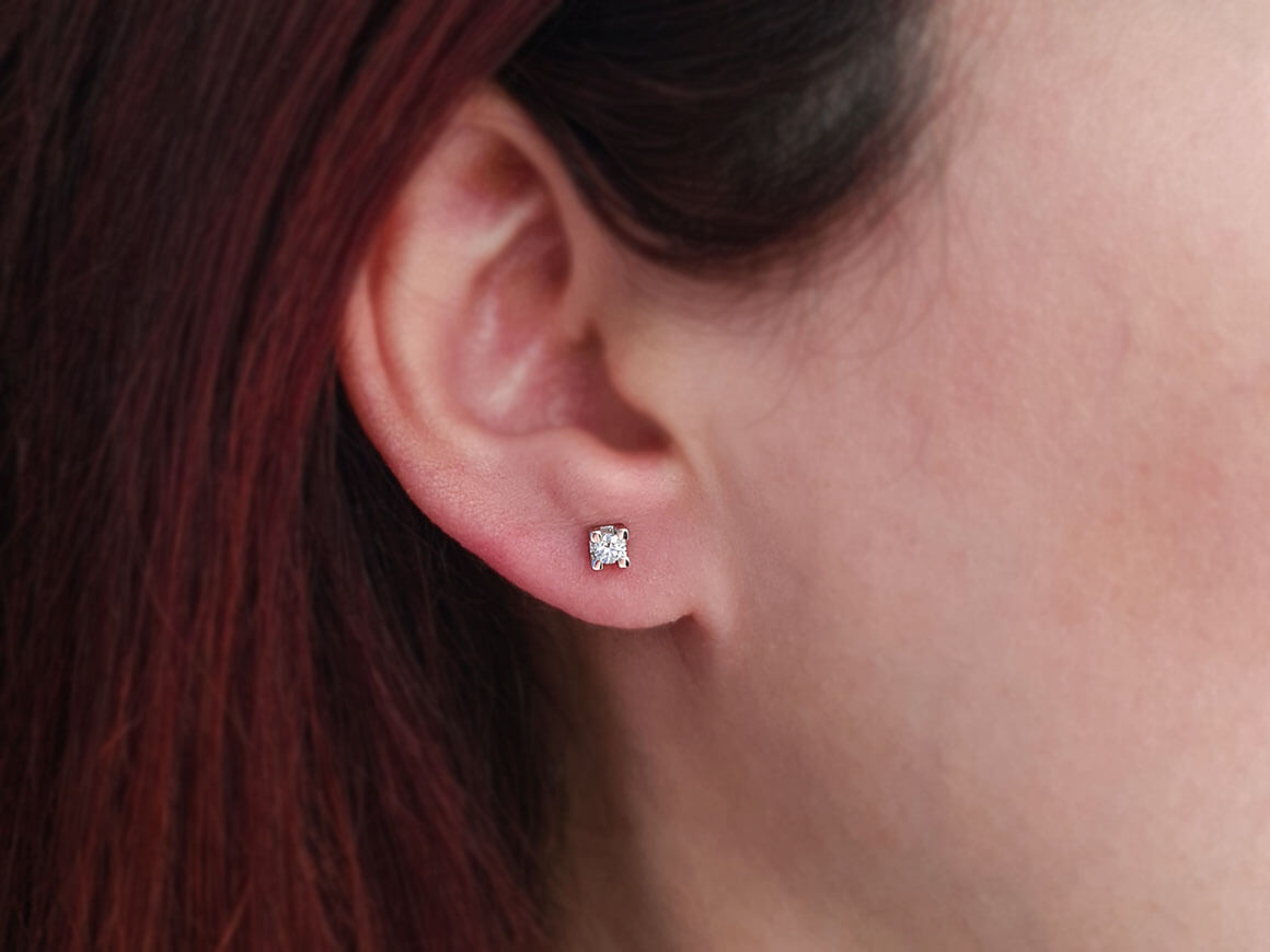 F Farbe 0,21 Carat Solitär Ohrringe - handgefertigter Diamantschmuck aus Feingold | Sirius Diamant