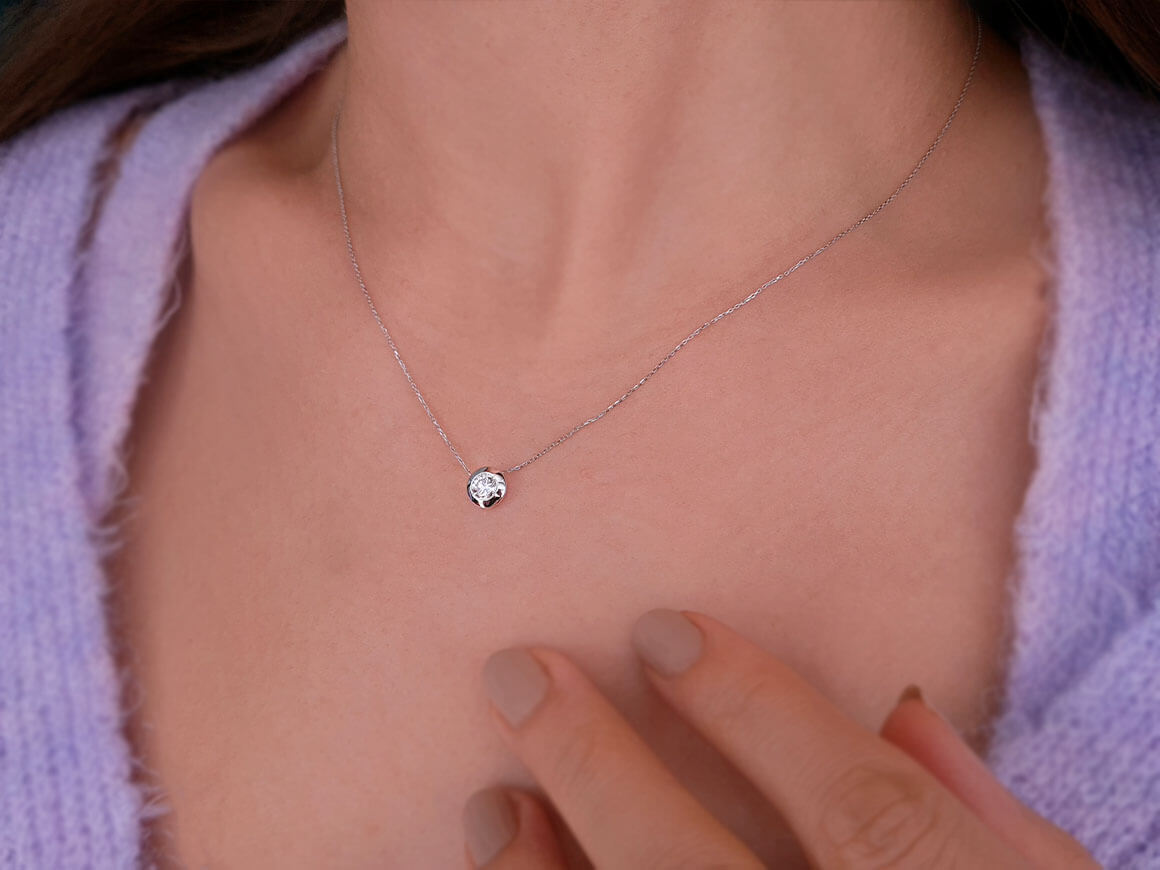 0,28 Karat Diamant Solitaire Collier - handgefertigter Diamantschmuck aus Feingold | Sirius Diamant