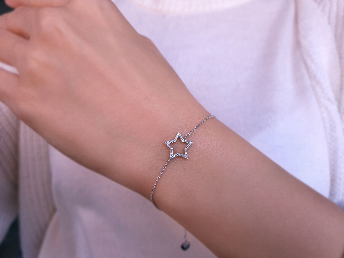 H Farbe 0,11 Karat Diamant Stern Armband in 750 er 18 Karat Weißgold - handgefertigter Diamantschmuck aus Feingold | Sirius Diamant