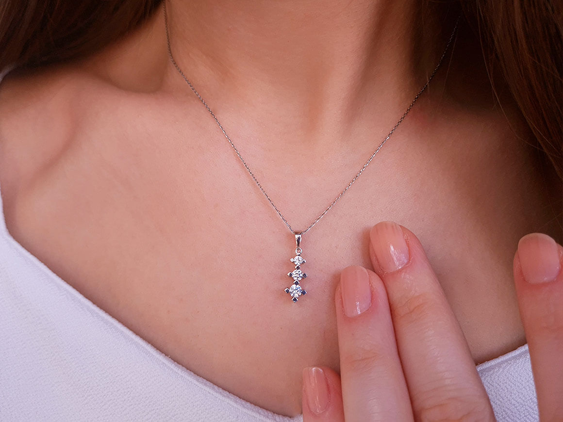 0.34 carat diamond tria necklace