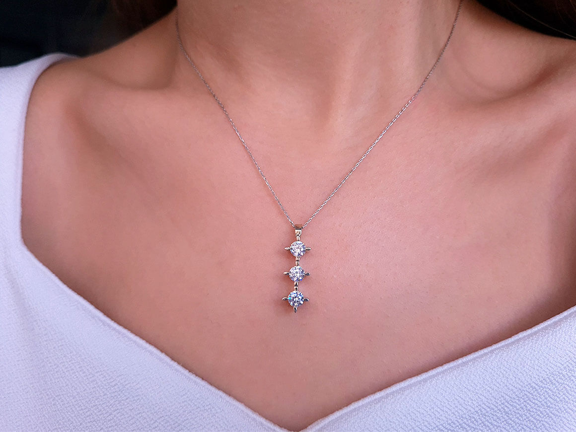 0.96 carat diamond tria necklace