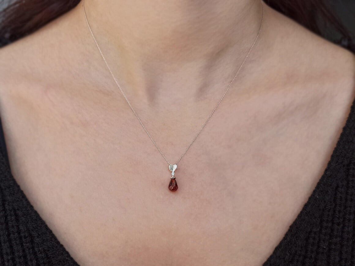 Diamant und Tropfen Garnet Collier in 585er 14K Weißgold - handgefertigter Diamantschmuck aus Feingold | Sirius Diamant