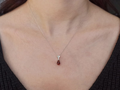 Collier diamant et grenat en or blanc 14 carats