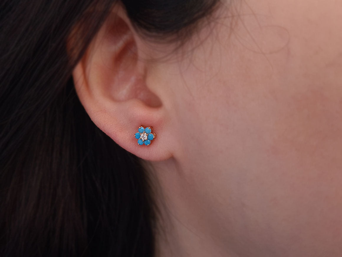 0,08 Karat Diamant und Türkis Gänseblümchen Ohrringe in 333er 8 Karat Rosegold - handgefertigter Diamantschmuck aus Feingold | Sirius Diamant