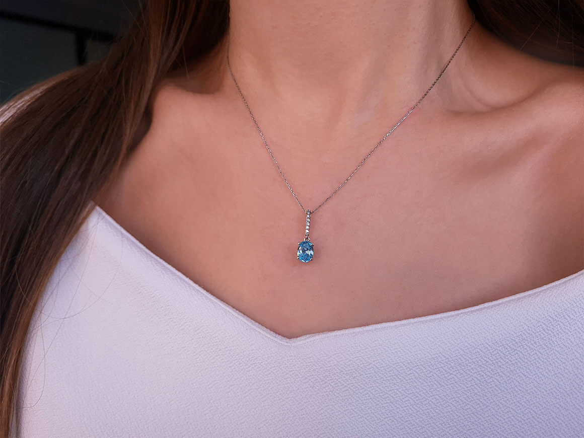Diamant und Blauer Topas Collier