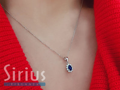 Diamond and oval sapphire necklace in 14 K white gold