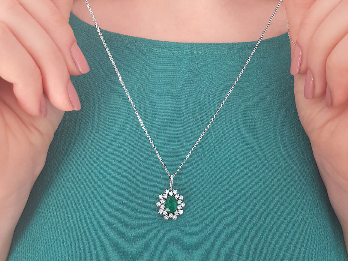 Diamond and oval emerald moiré necklace