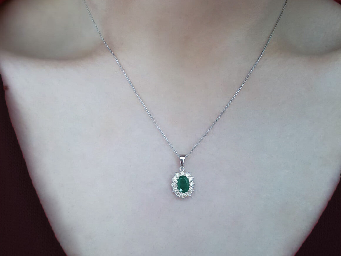 Diamond and oval cut emerald necklace in 14 K white gold