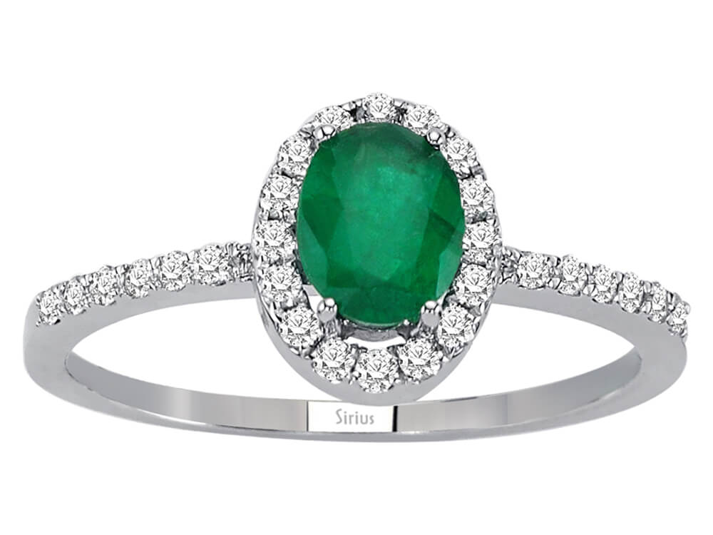 Diamond and oval emerald ring in 14 K white gold