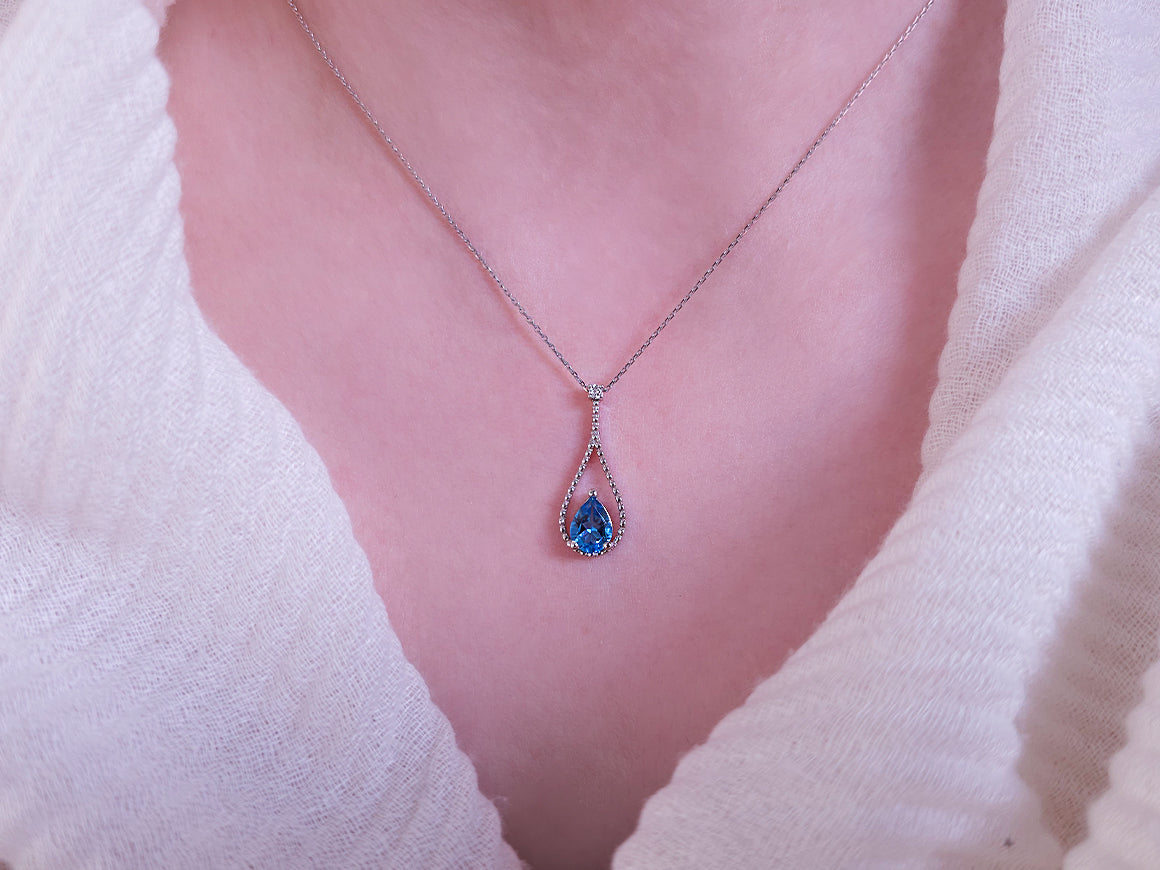 Diamant und Tropfen Blauer Topas Collier - handgefertigter Diamantschmuck aus Feingold | Sirius Diamant