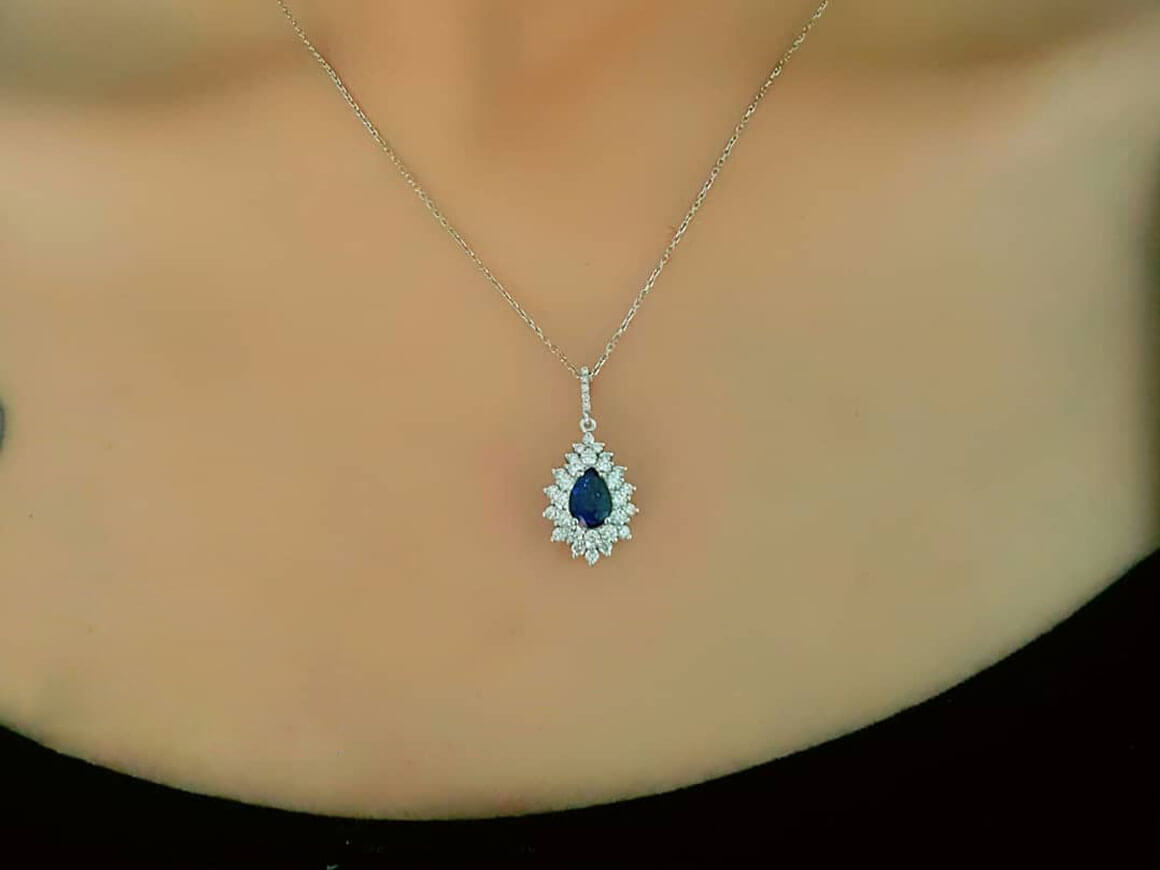 Collier diamant et saphir en goutte