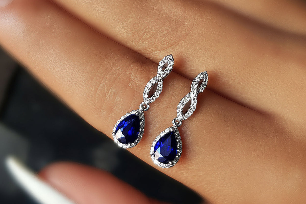 Diamant und Tropfen Saphir Ohrhänger in 585er 14 Karat Weissgold - handgefertigter Diamantschmuck aus Feingold | Sirius Diamant