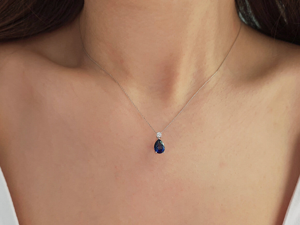 Diamant und Tropfen Saphir Collier - handgefertigter Diamantschmuck aus Feingold | Sirius Diamant