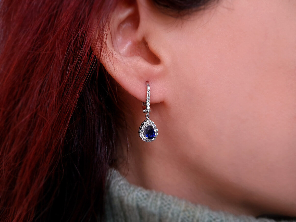 Diamant und Tropfen Saphir Ohrhänger - handgefertigter Diamantschmuck aus Feingold | Sirius Diamant