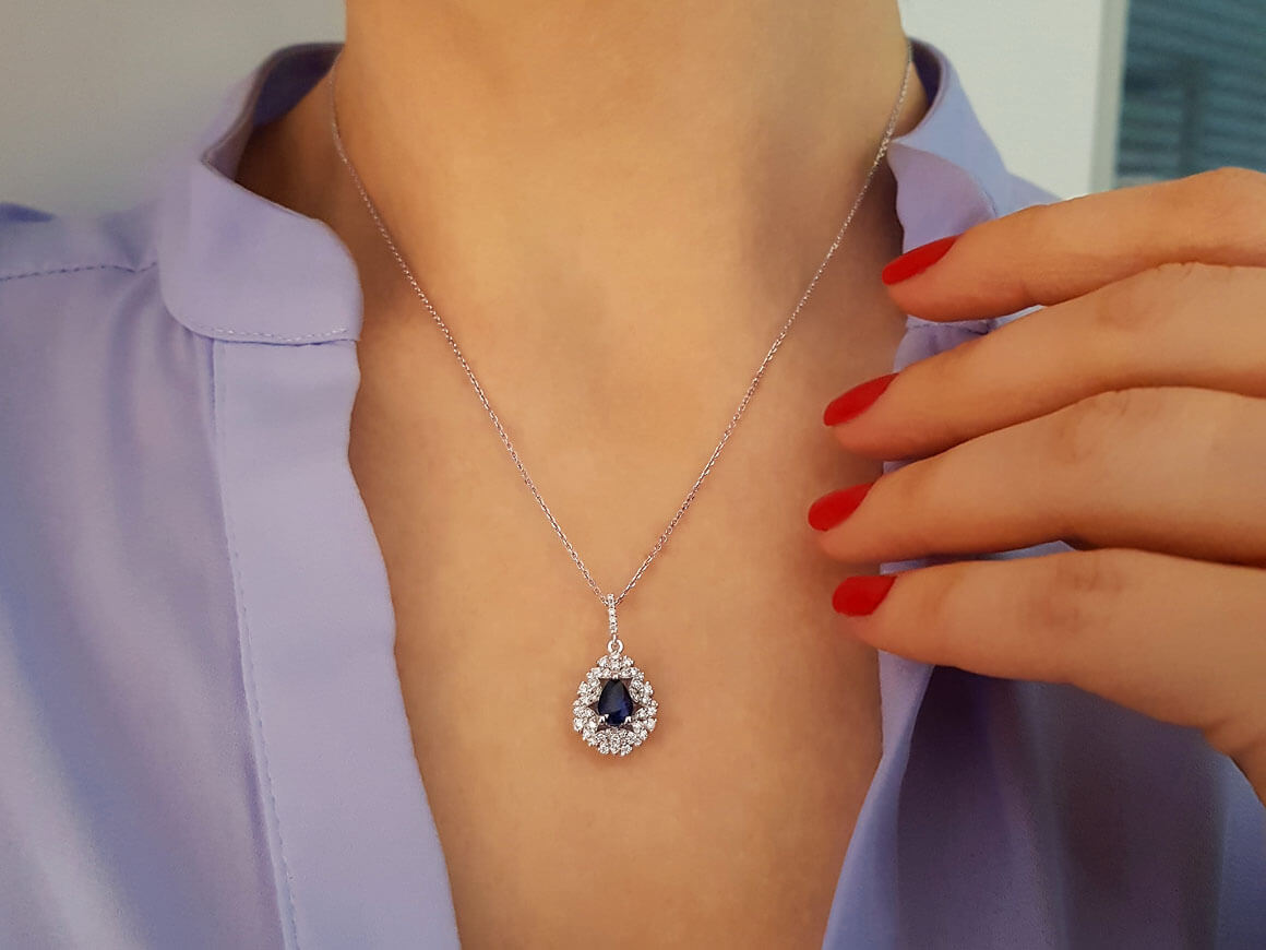 Diamond and drop sapphire necklace in 18K