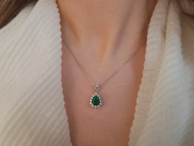 Diamond and drop emerald necklace in 14 carat white gold