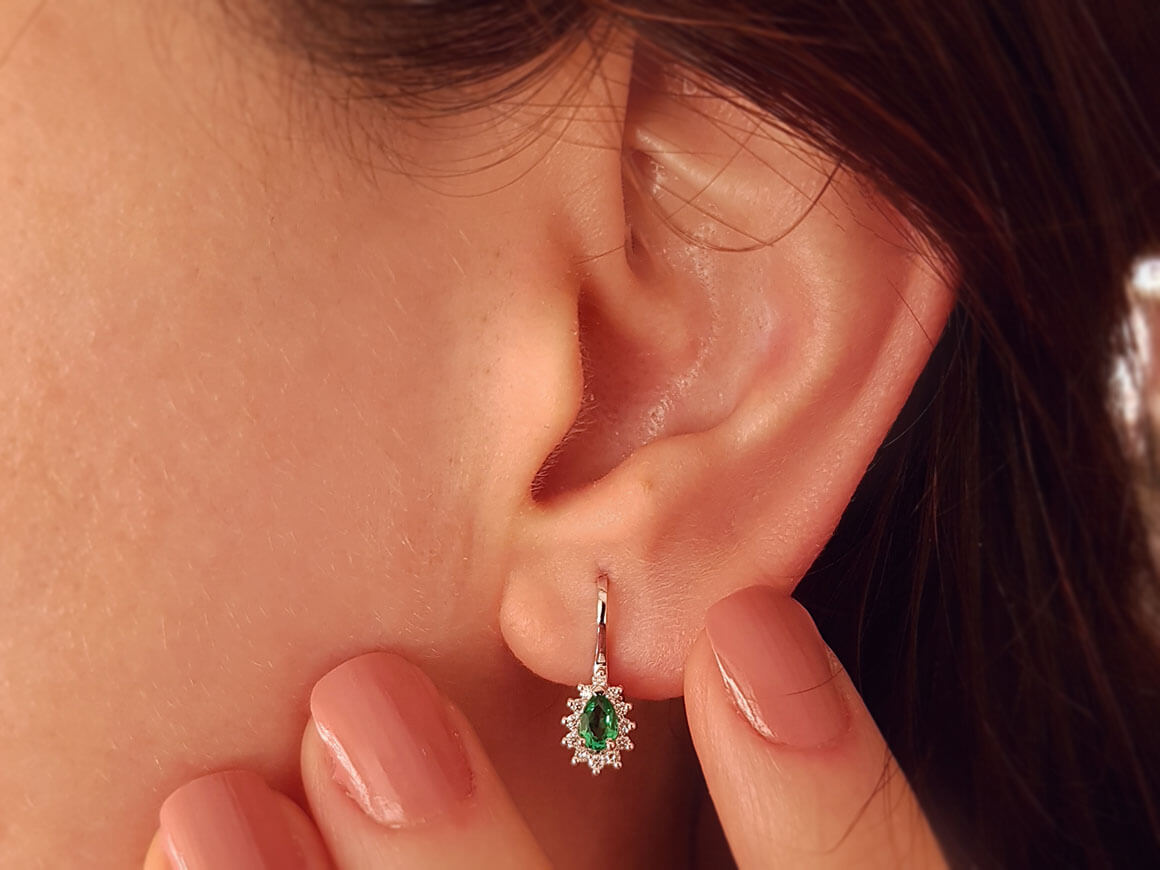 Diamant und Tropfen Smaragd Schmuckset in 333er 8 Karat Weissgold – handgefertigter Diamantschmuck aus Feingold | Sirius Diamant