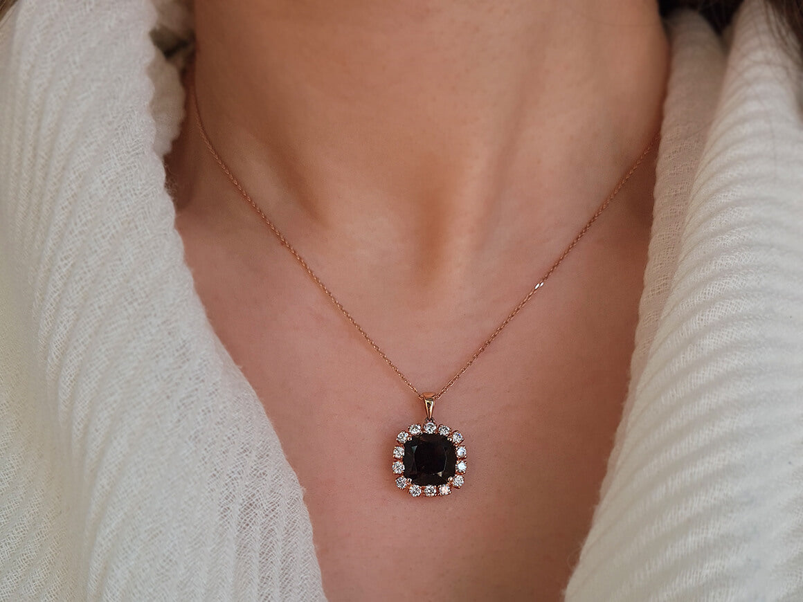Diamant und Cushion Schliff Rauchquartz Collier in 18 Karat Rotgold / Rosegold - handgefertigter Diamantschmuck aus Feingold | Sirius Diamant