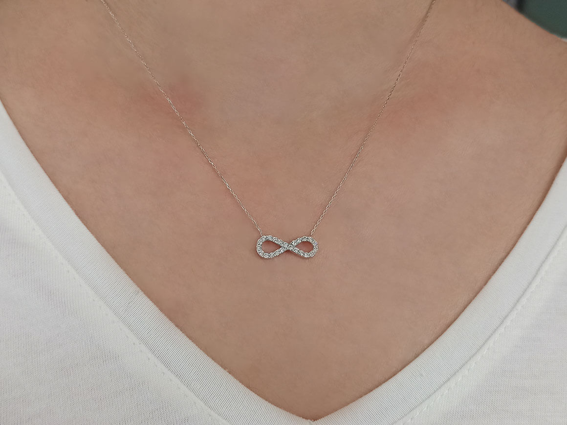 Diamant Unendlichkeit Collier in 585er 14 Karat Weißgold - handgefertigter Diamantschmuck aus Feingold | Sirius Diamant