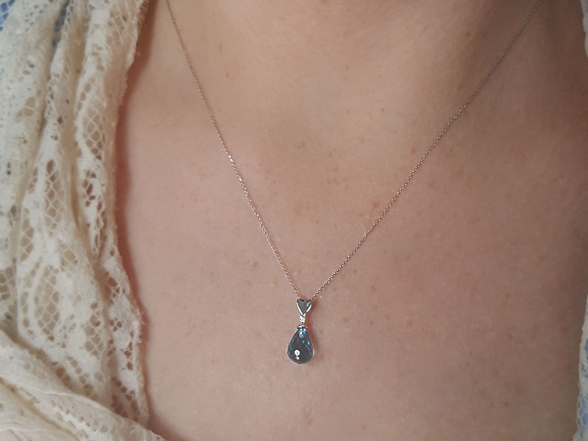 Tropfen Blauer Topas Halskette in 8 K Weißgold - handgefertigter Diamantschmuck aus Feingold | Sirius Diamant